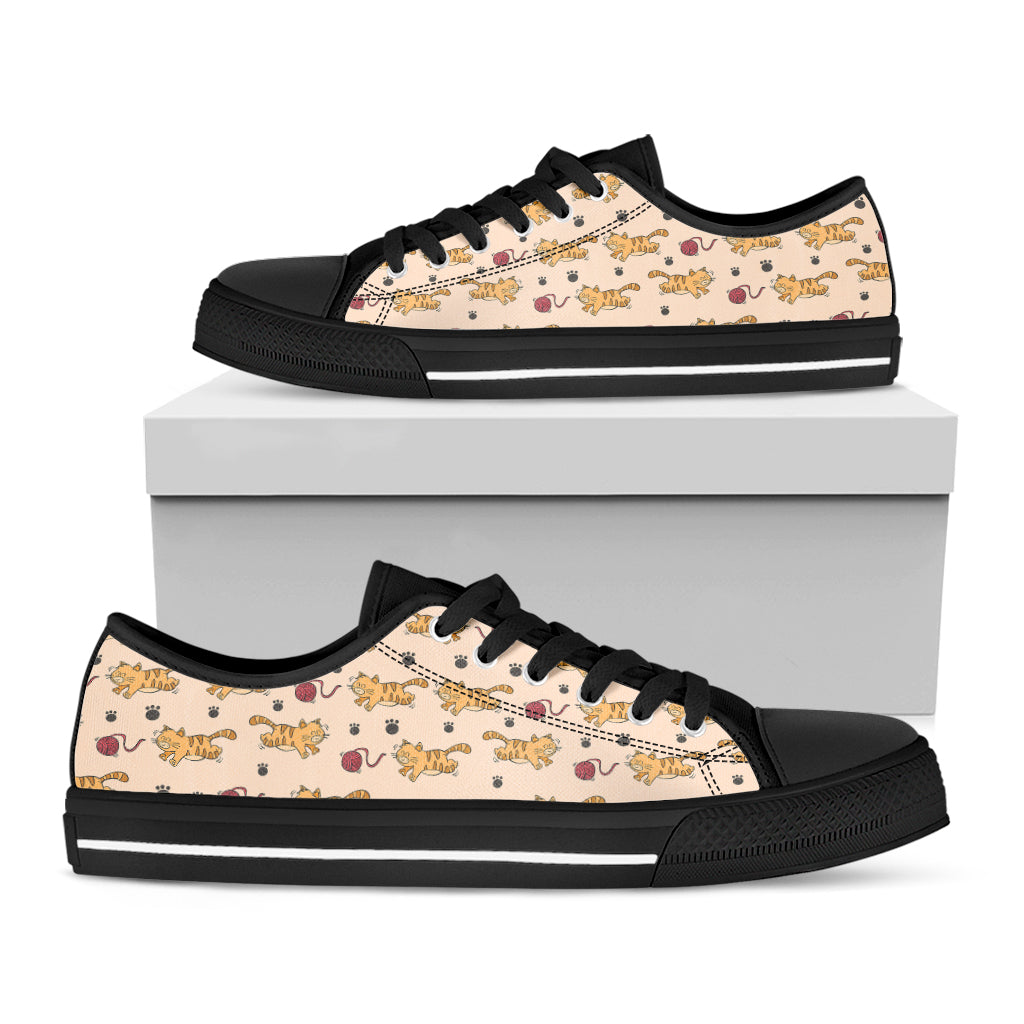 Cat And Yarn Ball Pattern Print Black Low Top Shoes