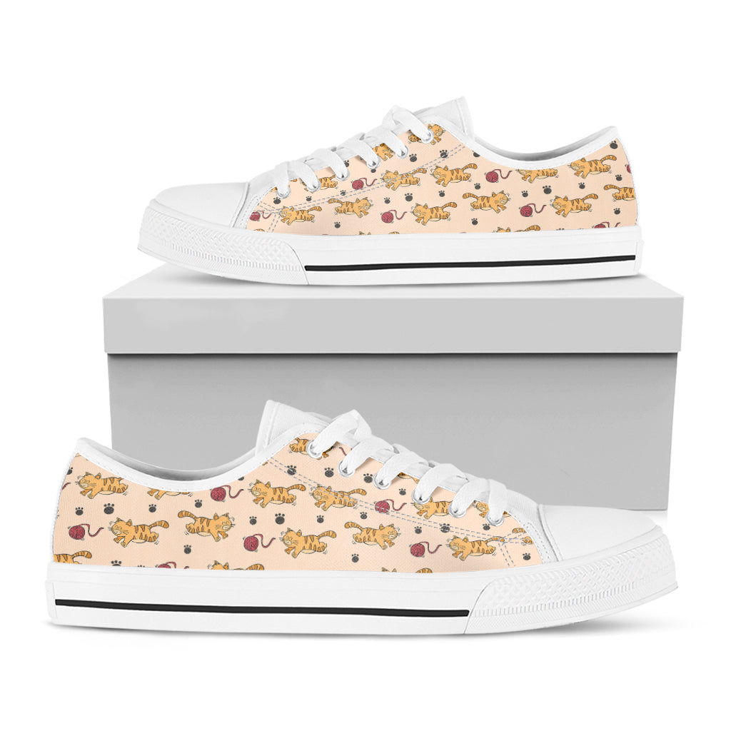 Cat And Yarn Ball Pattern Print White Low Top Shoes