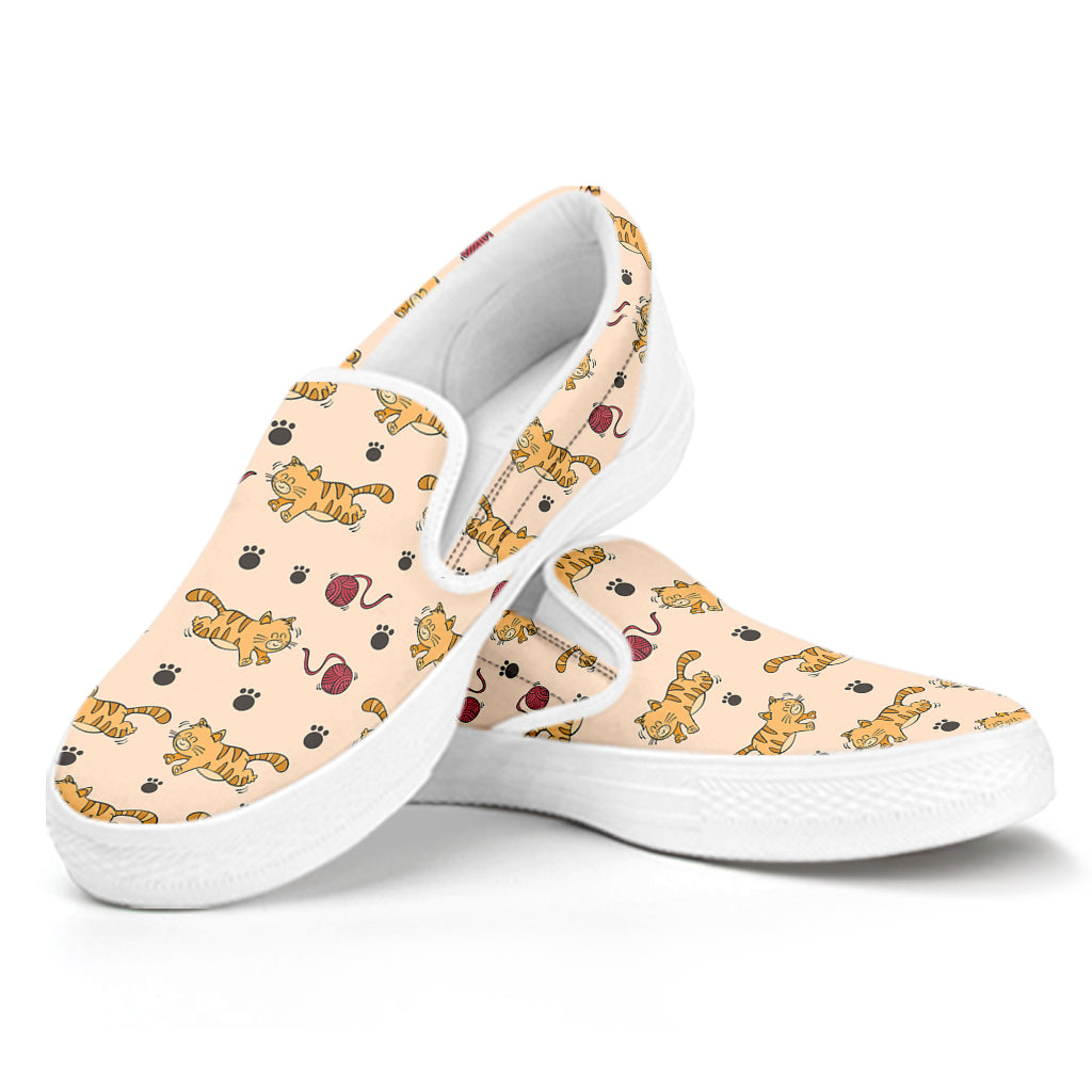 Cat And Yarn Ball Pattern Print White Slip On Shoes