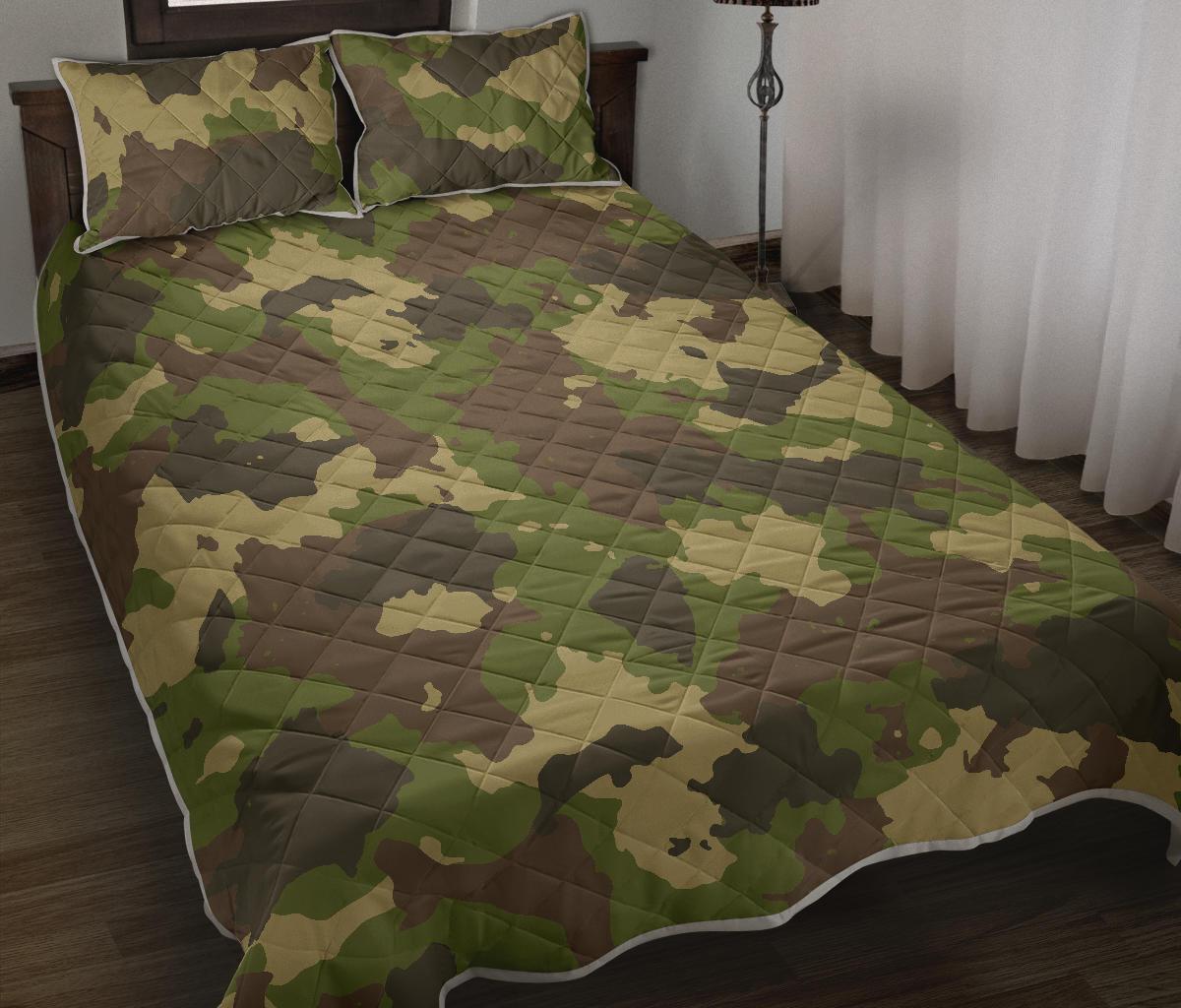 Classic Green Camouflage Print Quilt Bed Set