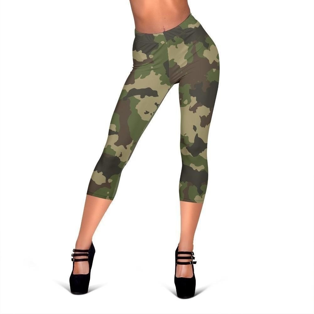 Classic Green Camouflage Print Women's Capri Leggings