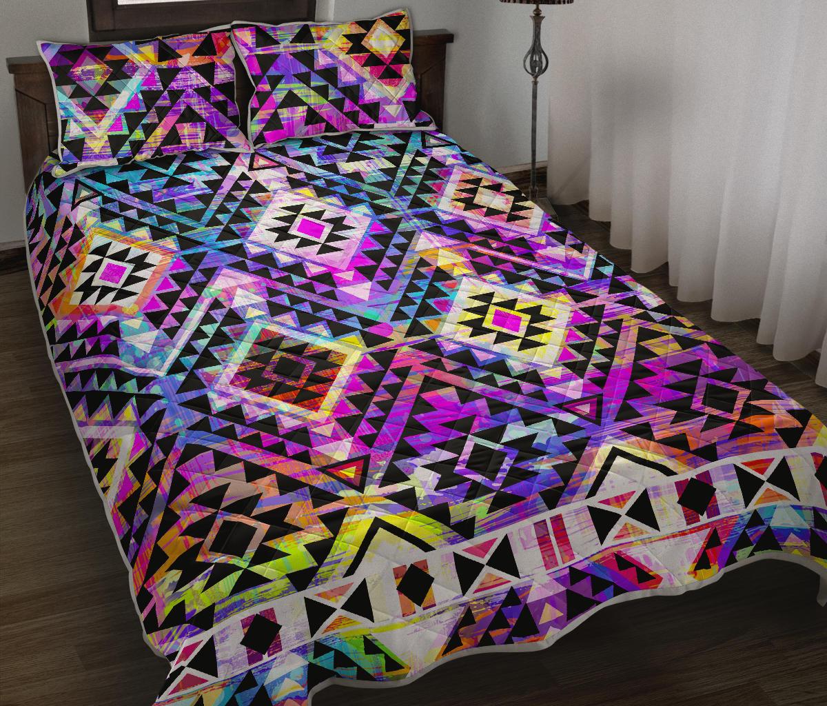 Colorful Aztec Pattern Print Quilt Bed Set