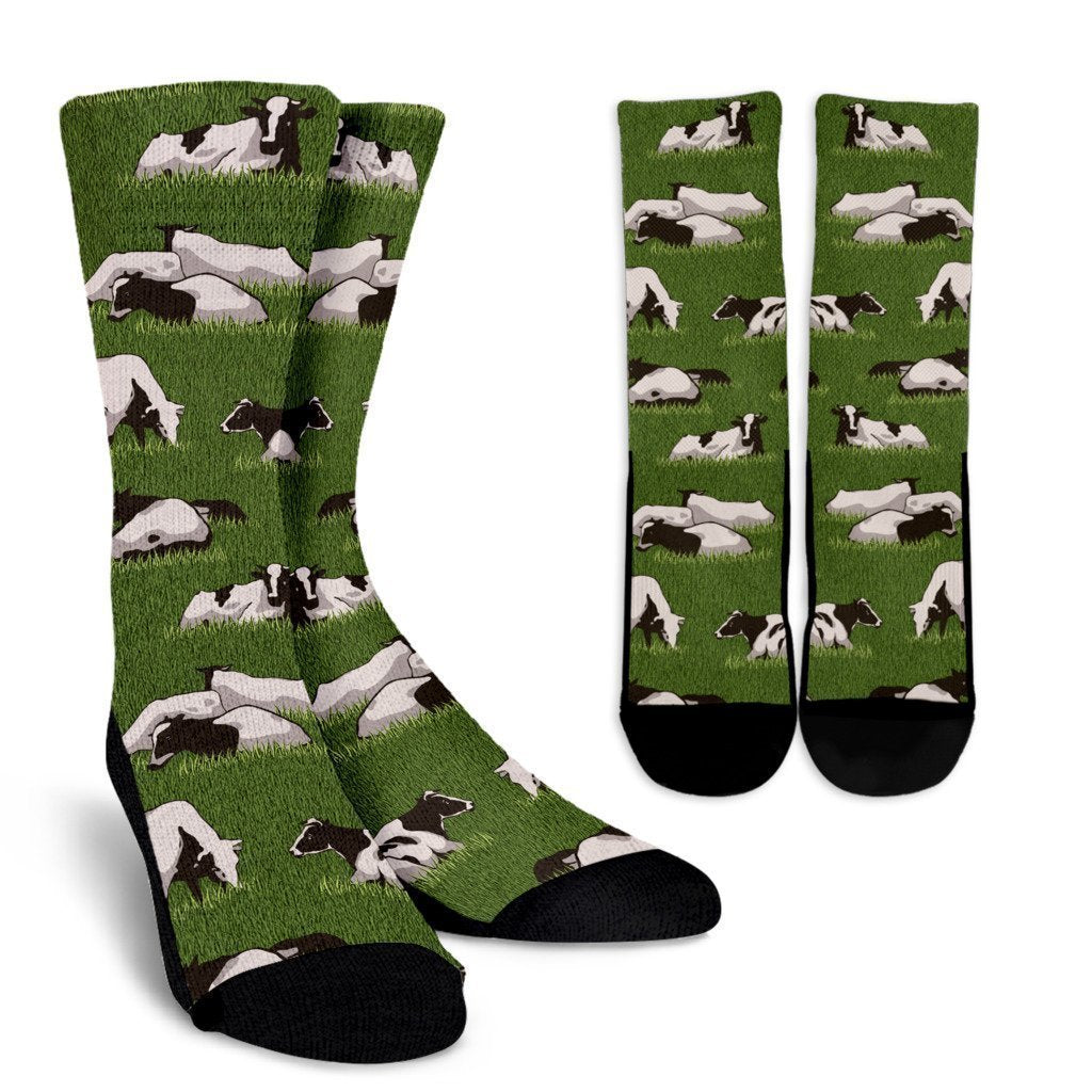 Cow On Green Grass Pattern Print Crew Socks