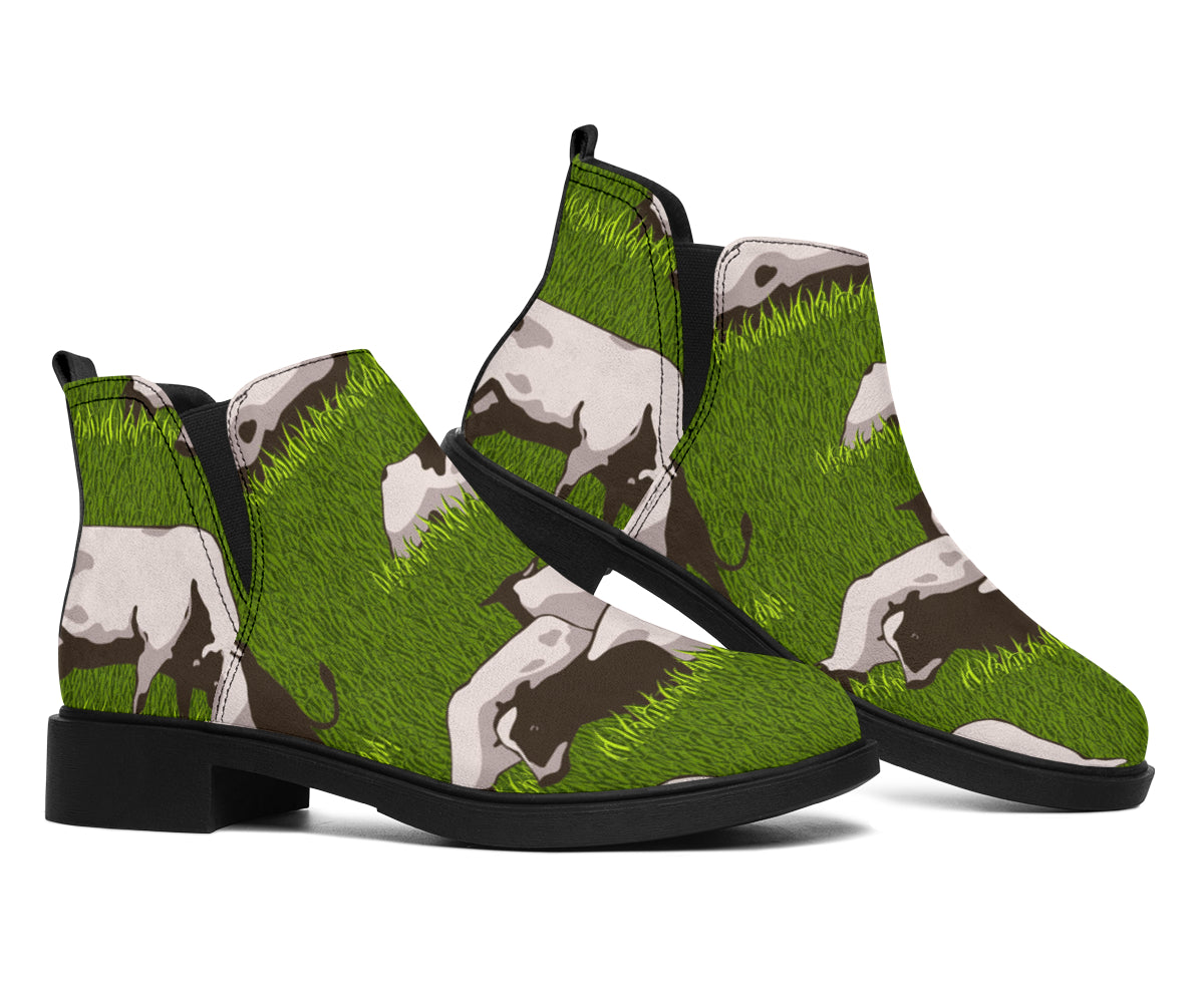 Cow On Green Grass Pattern Print Flat Ankle Boots