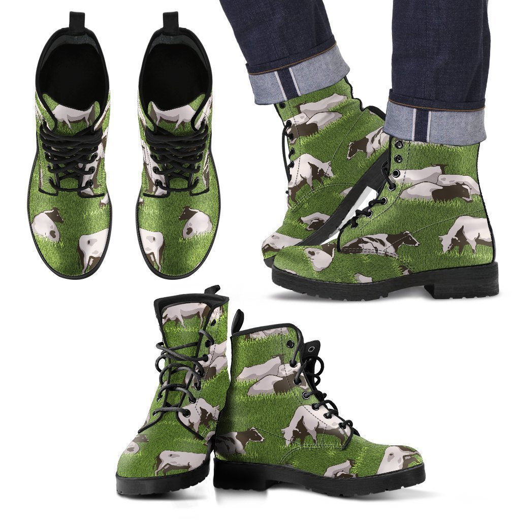 Cow On Green Grass Pattern Print Men's Boots