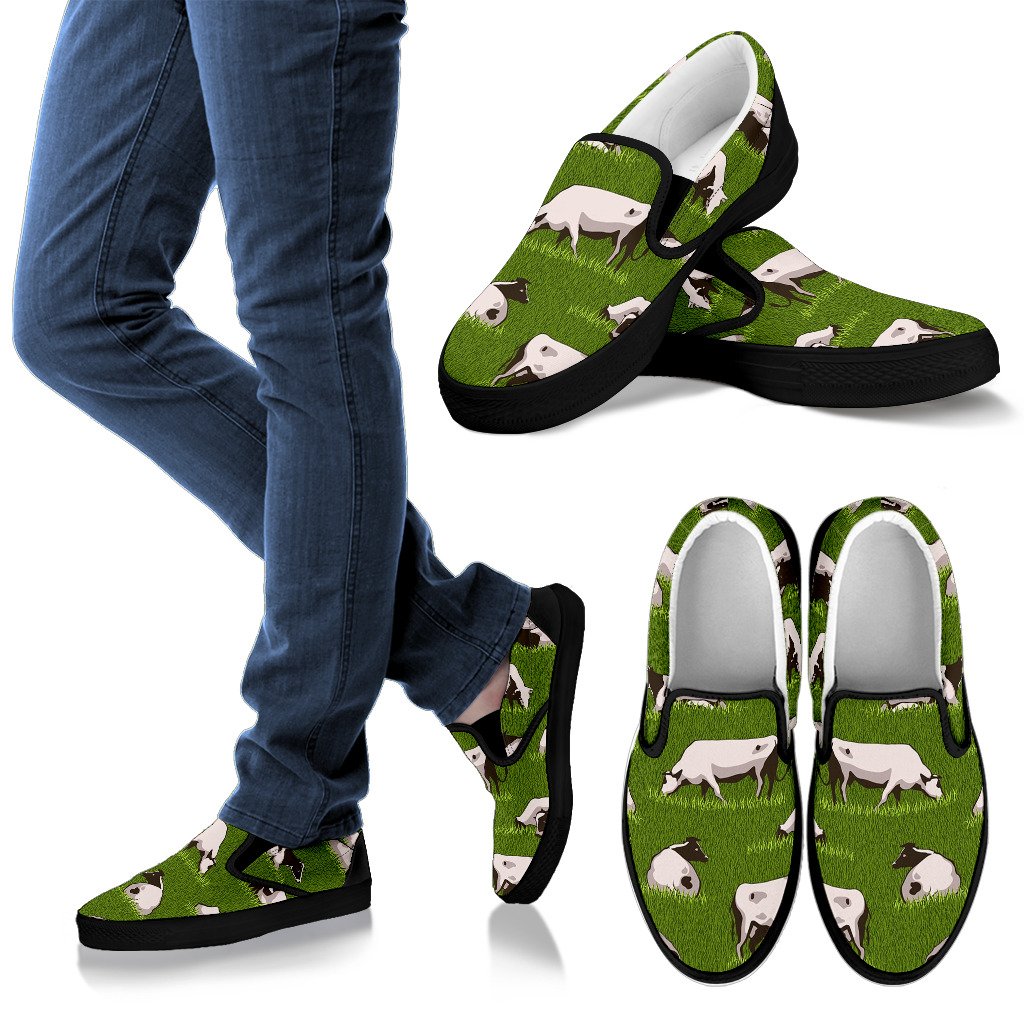 Cow On Green Grass Pattern Print Men's Slip On Shoes