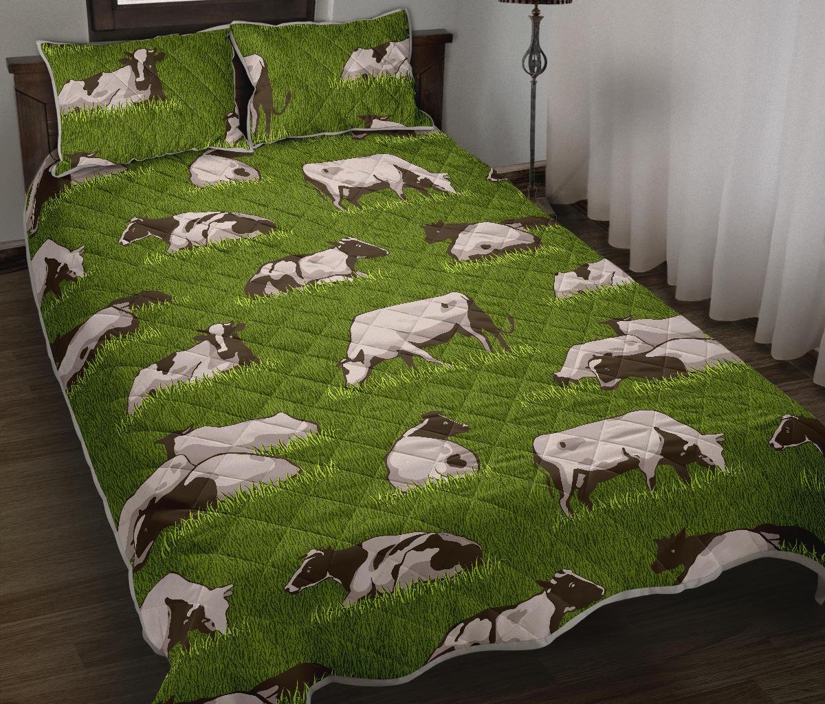 Cow On Green Grass Pattern Print Quilt Bed Set