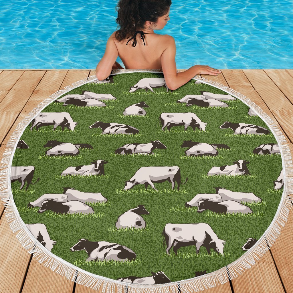 Cow On Green Grass Pattern Print Round Beach Blanket