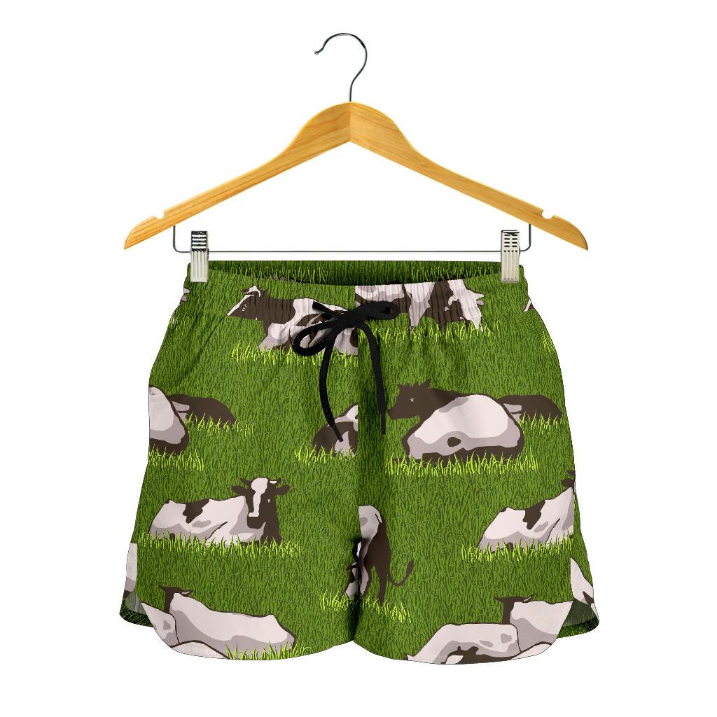 Cow On Green Grass Pattern Print Women's Shorts