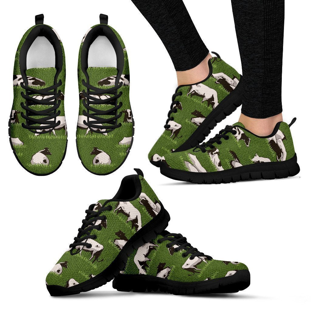 Cow On Green Grass Pattern Print Women's Sneakers