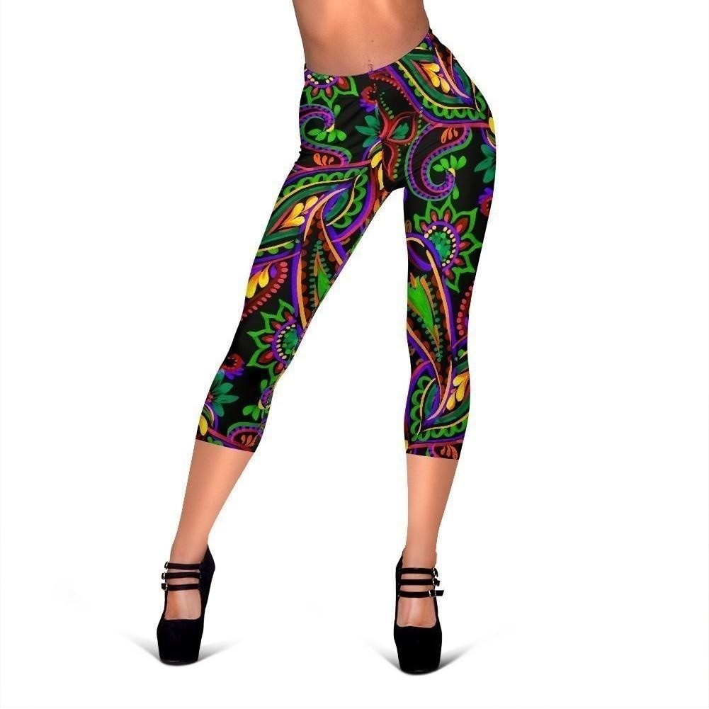 Dark Bohemian Paisley Pattern Print Women's Capri Leggings