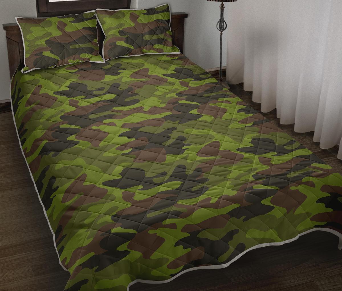 Dark Green And Black Camouflage Print Quilt Bed Set