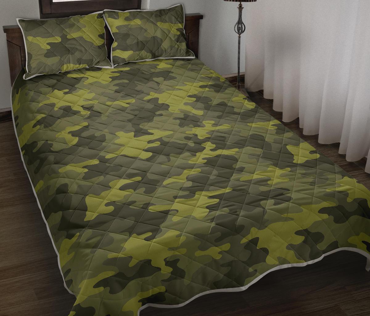 Dark Green Camouflage Print Quilt Bed Set