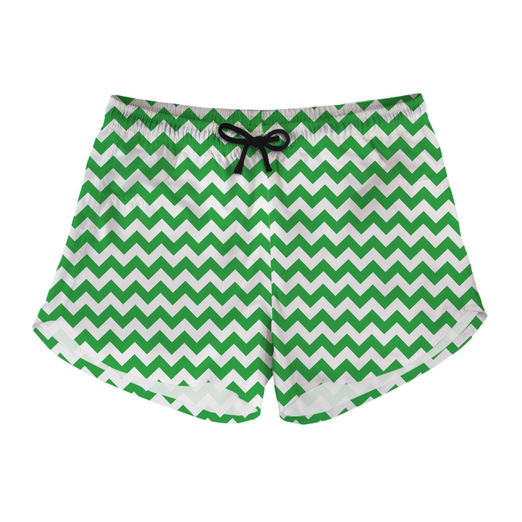 Green And White Chevron Pattern Print Women's Shorts