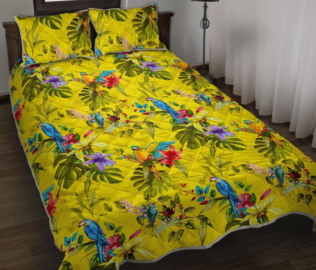 Parrot Tropical Pattern Print Quilt Bed Set