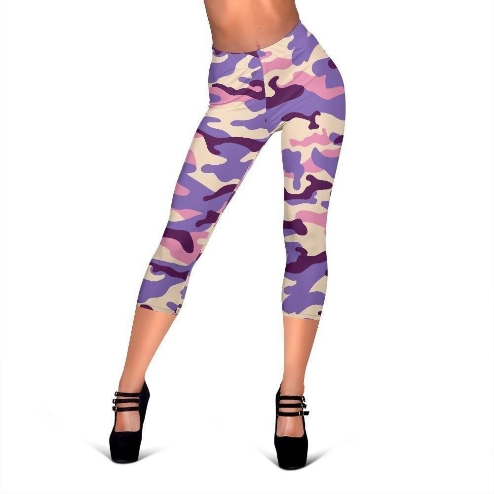 Pastel Purple Camouflage Print Women's Capri Leggings