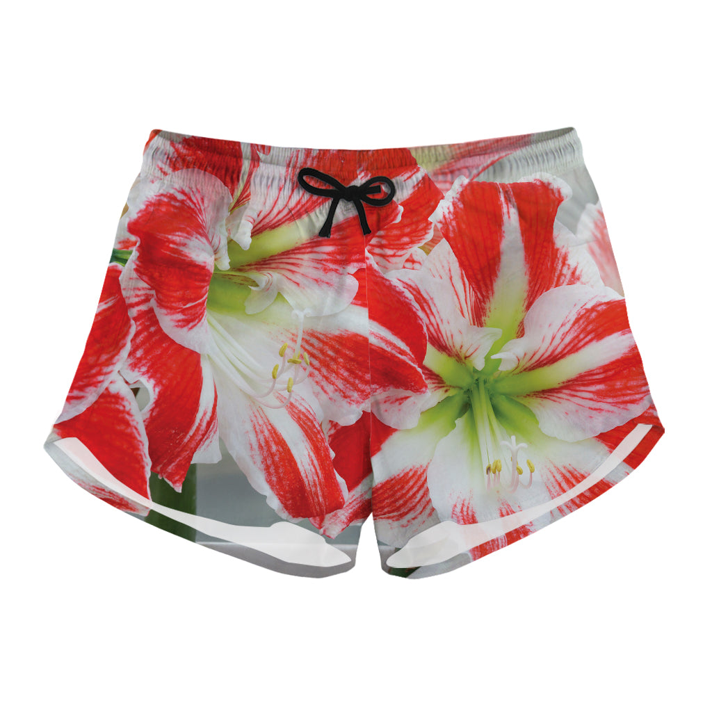 Red And White Amaryllis Print Women's Shorts