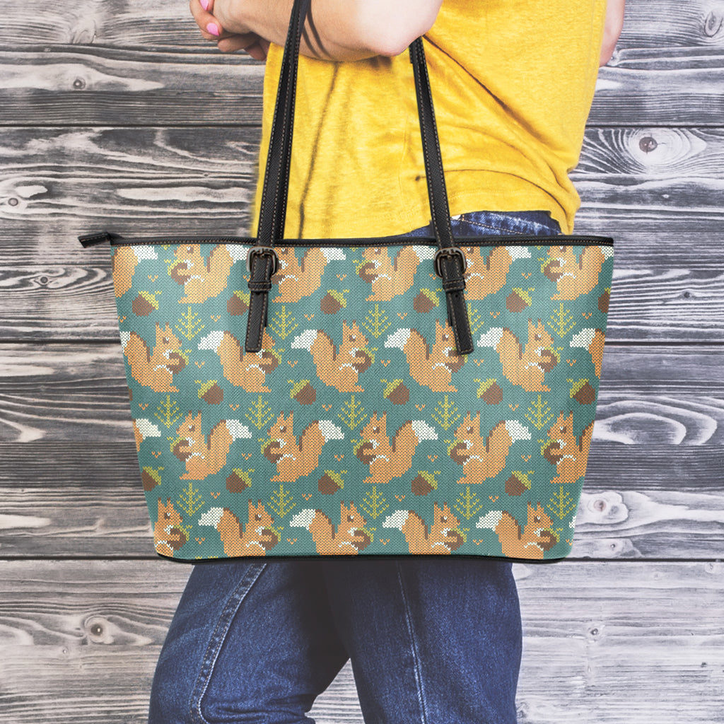 Squirrel Knitted Pattern Print Leather Tote Bag