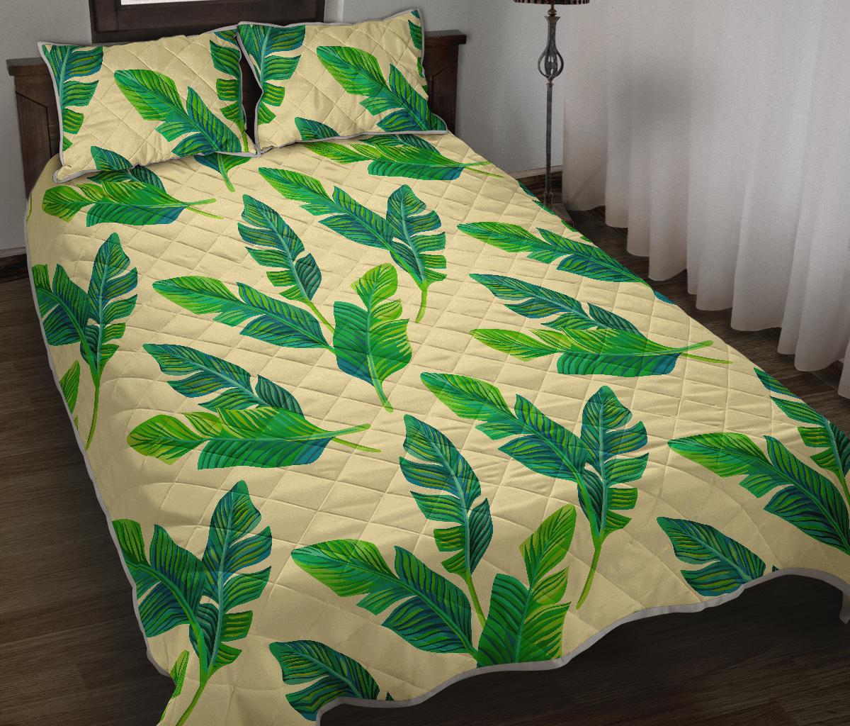 Tropical Banana Palm Leaf Pattern Print Quilt Bed Set