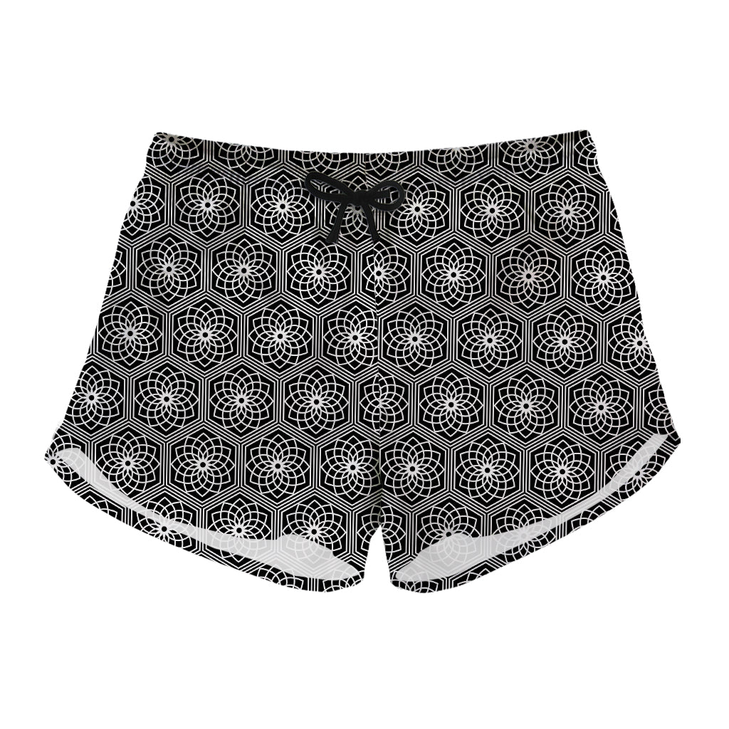 White And Black Lotus Pattern Print Women's Shorts