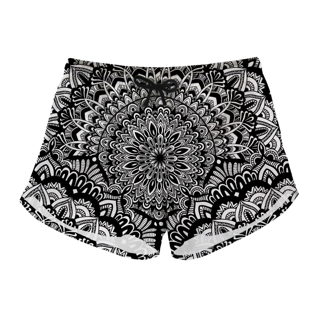 White And Black Mandala Print Women's Shorts