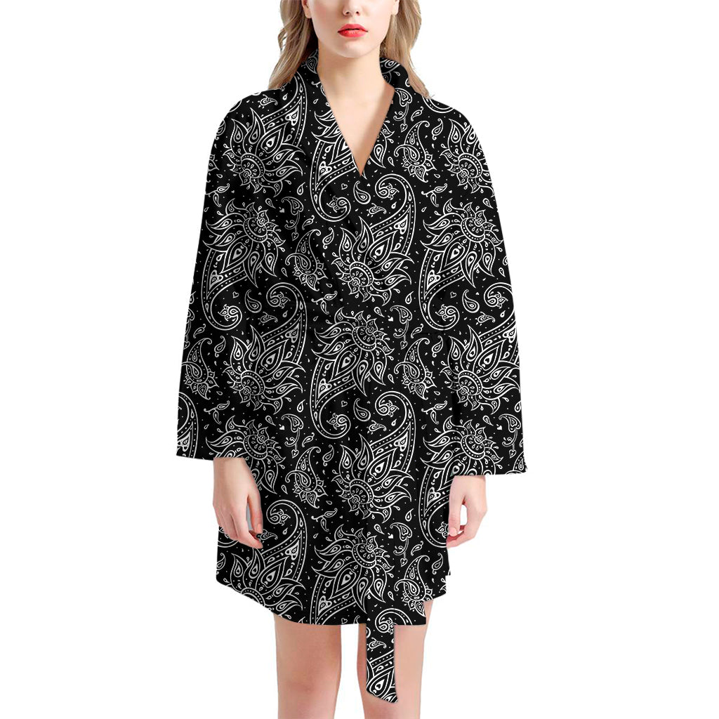 White And Black Paisley Pattern Print Women's Bathrobe