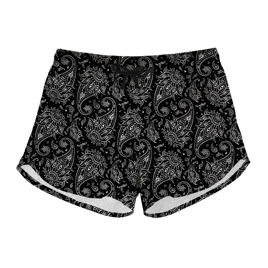 White And Black Paisley Pattern Print Women's Shorts