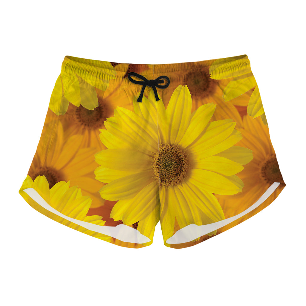 Yellow Daisy Flower Print Women's Shorts