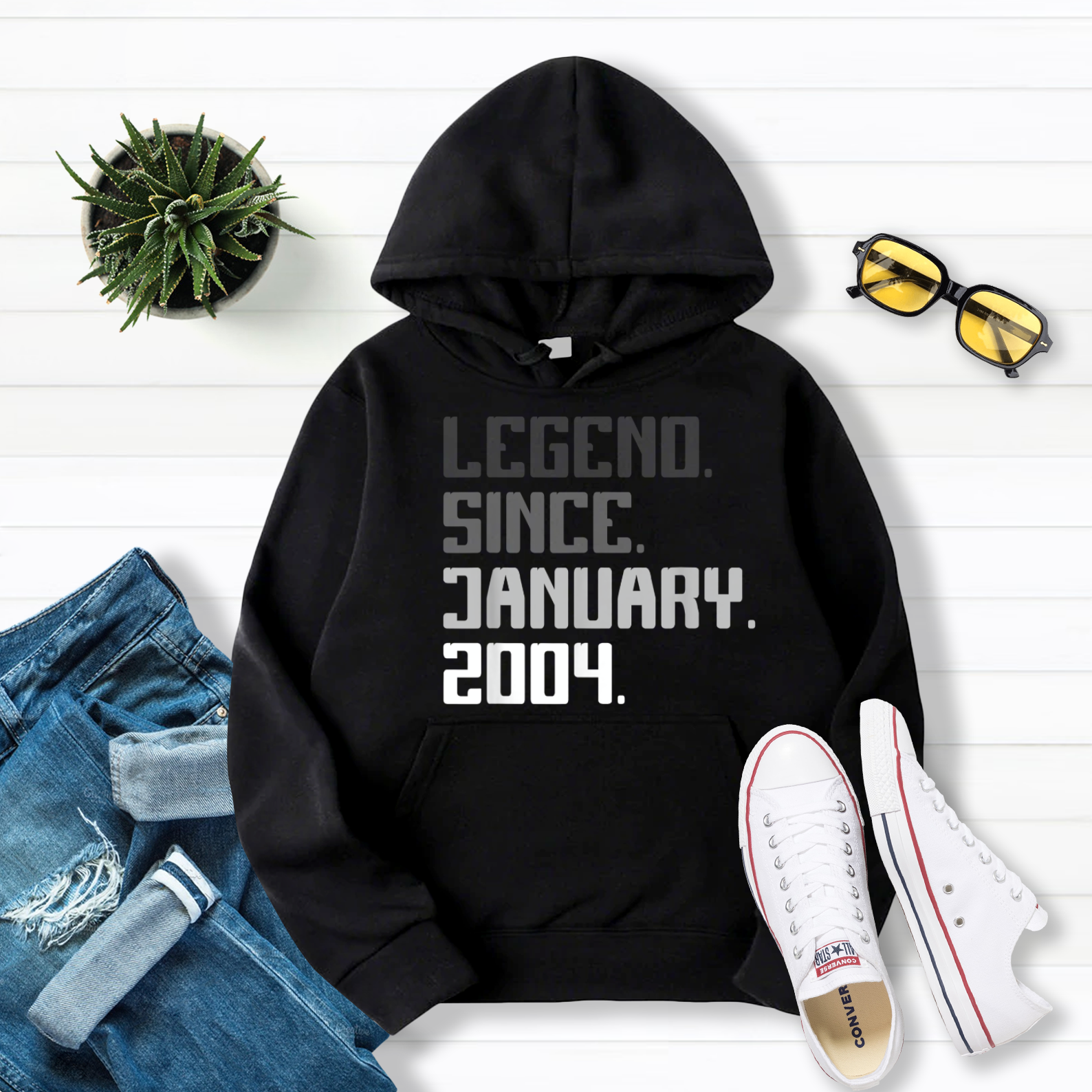 17th Birthday Gifts 17 Years Old Legend Since January 2004 Pullover Hoodie Black S-5XL